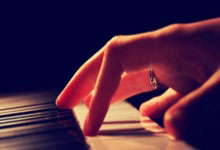 虎扑体育官网:萨拉赫接受1年续约利物浦 他想拿联赛和欧冠冠军.